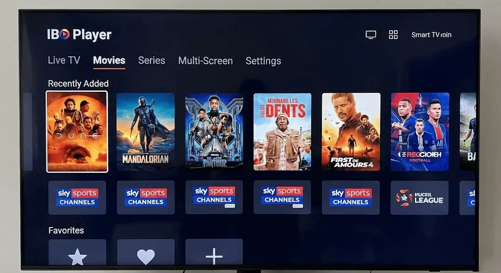 3 (2) Menu principal de IBO Player sur Smart TV, classée parmi les Meilleures Applications IPTV.
